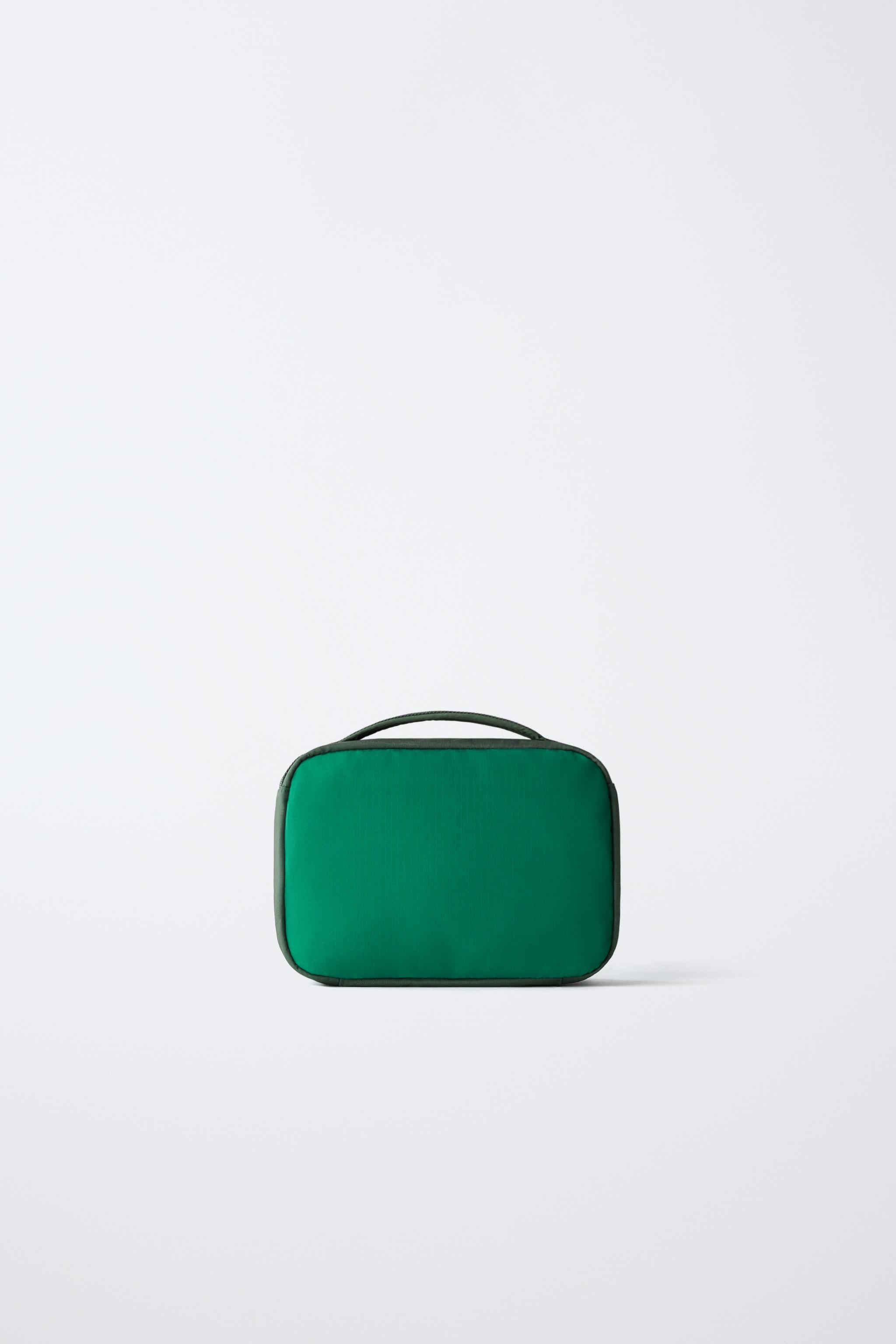 TRAVEL TOILETRY BAG
